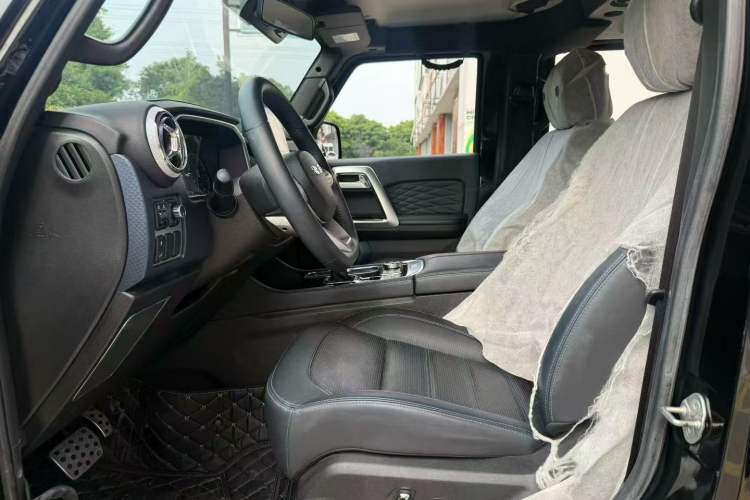 Used BAIC Off-Road BJ40 2020 2.0T Automatic Four-Wheel Drive Urban Hunter Edition Chivalrous Type Interior 4
