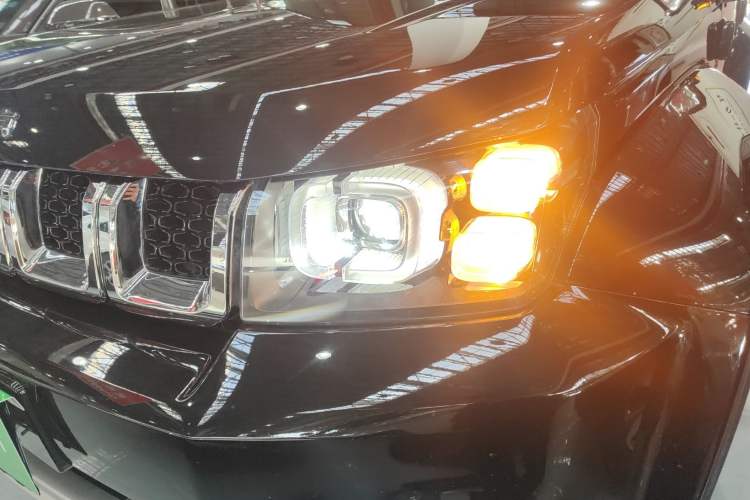 Used BAIC Off-Road BJ40 2020 2.0T Automatic Four-Wheel Drive Urban Hunter Edition Chivalrous Type Left Front Headlight