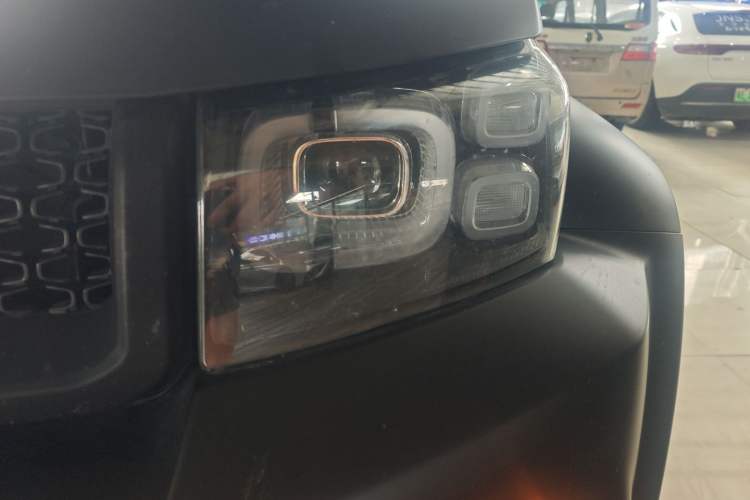 Used BAIC Off-Road BJ40 2020 2.0T Automatic Two-Wheel Drive Urban Hunter Edition Pioneer Version Left Front Headlight