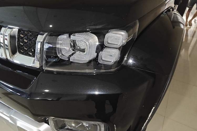 Used BAIC Off-Road BJ40 2020 2.0T Automatic Four-Wheel Drive Urban Hunter Edition Chivalrous Type Left Front Headlight