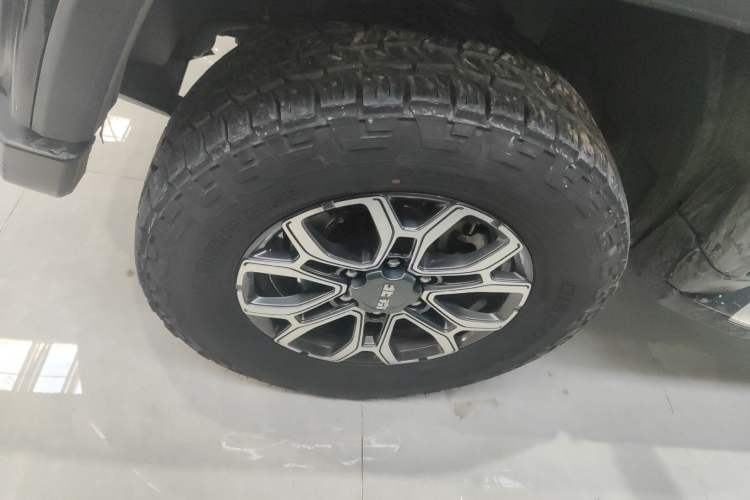 Used BAIC Off-Road BJ40 2020 2.0T Automatic Four-Wheel Drive Urban Hunter Edition Chivalrous Type Left Front Wheel Hub