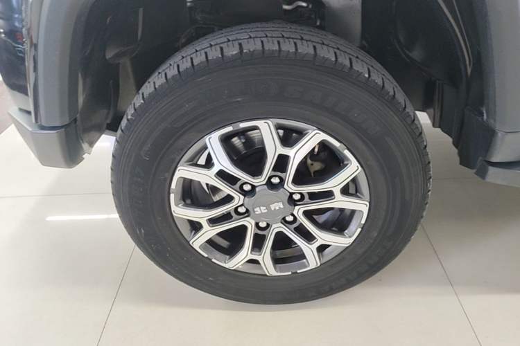 Used BAIC Off-Road BJ40 2020 2.0T Automatic Four-Wheel Drive Urban Hunter Edition Chivalrous Type Left Front Wheel Hub