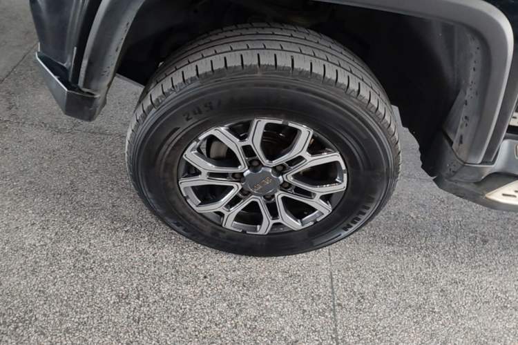 Used BAIC Off-Road BJ40 2020 2.0T Automatic Two-Wheel Drive Urban Hunter Edition Chivalrous Type Left Front Wheel Hub