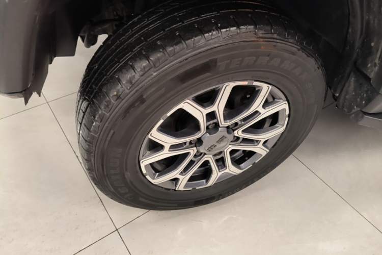 Used BAIC Off-Road BJ40 2020 2.0T Automatic Four-Wheel Drive Urban Hunter Edition Chivalrous Type Left Front Wheel Hub