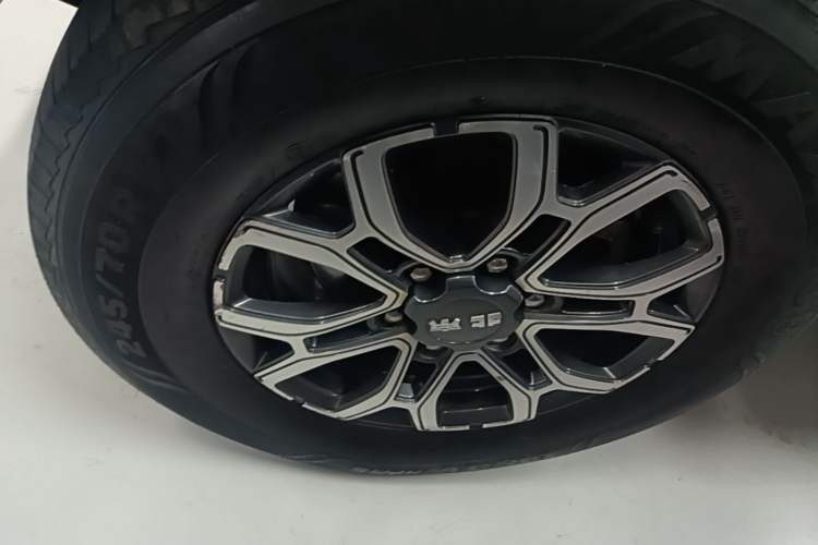Used BAIC Off-Road BJ40 2020 2.0T Automatic Four-Wheel Drive Urban Hunter Edition Chivalrous Type Left Front Wheel Hub