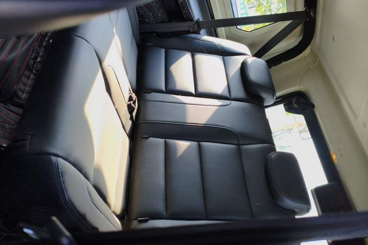 Used BAIC Off-Road BJ40 2020 2.0T Automatic Four-Wheel Drive Tribute Edition 2020 Xieke Version Left Rear Seat