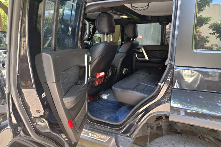 Used BAIC Off-Road BJ40 2020 2.0T Automatic Four-Wheel Drive Urban Hunter Edition Chivalrous Type Left Rear Seat