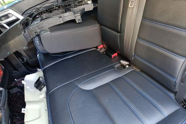 Used BAIC Off-Road BJ40 2020 2.0T Automatic Four-Wheel Drive Urban Hunter Edition Chivalrous Type Left Rear Seat