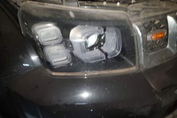 Used BAIC Off-Road BJ40 2020 2.0T Automatic Four-Wheel Drive Urban Hunter Edition Chivalrous Type Right Front Headlight