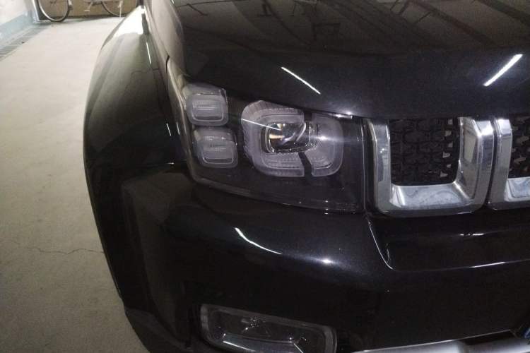 Used BAIC Off-Road BJ40 2020 2.0T Automatic Two-Wheel Drive Urban Hunter Edition Chivalrous Type Right Front Headlight