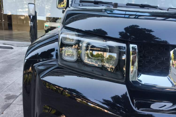Used BAIC Off-Road BJ40 2020 2.0T Automatic Four-Wheel Drive Urban Hunter Edition Chivalrous Type Right Front Headlight