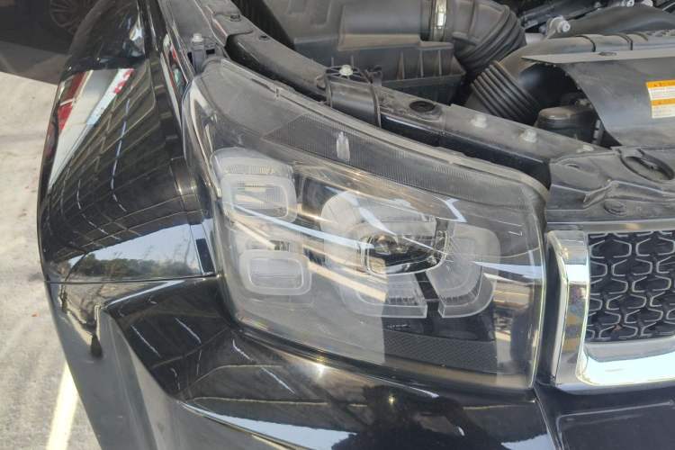 Used BAIC Off-Road BJ40 2020 2.0T Automatic Four-Wheel Drive Urban Hunter Edition Chivalrous Type Right Front Headlight