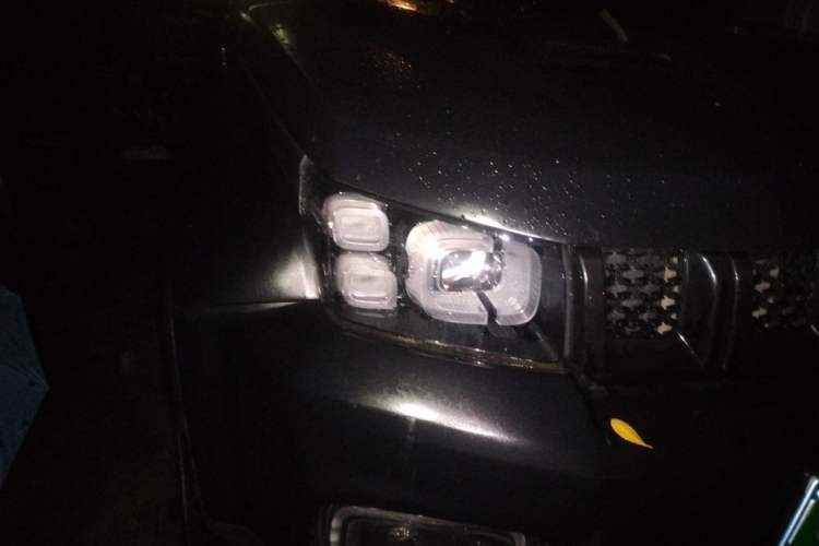 Used BAIC Off-Road BJ40 2020 2.0T Automatic Two-Wheel Drive Urban Hunter Edition Pioneer Version Right Front Headlight