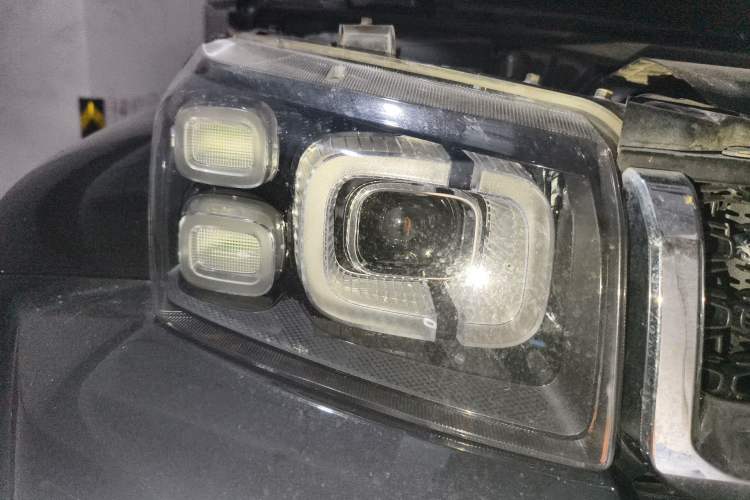 Used BAIC Off-Road BJ40 2020 2.0T Automatic Four-Wheel Drive Urban Hunter Edition Chivalrous Type Right Front Headlight