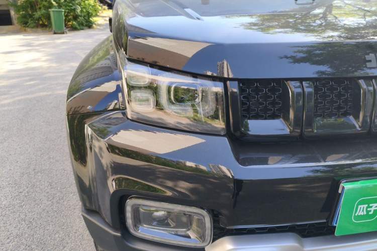 Used BAIC Off-Road BJ40 2020 2.0T Automatic Four-Wheel Drive Urban Hunter Edition Chivalrous Type Right Front Headlight