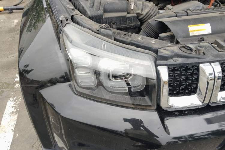 Used BAIC Off-Road BJ40 2020 2.0T Automatic Four-Wheel Drive Urban Hunter Edition Prestige Version Right Front Headlight