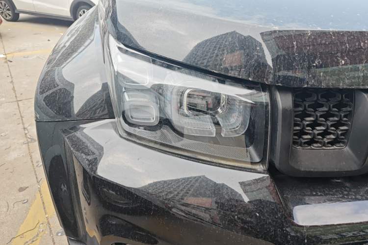 Used BAIC Off-Road BJ40 2020 2.0T Automatic Four-Wheel Drive Urban Hunter Edition Chivalrous Type Right Front Headlight