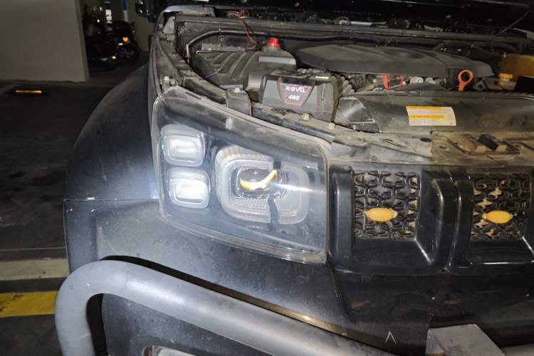 Used BAIC Off-Road BJ40 2020 2.0T Automatic Four-Wheel Drive Urban Hunter Edition Chivalrous Type Right Front Headlight
