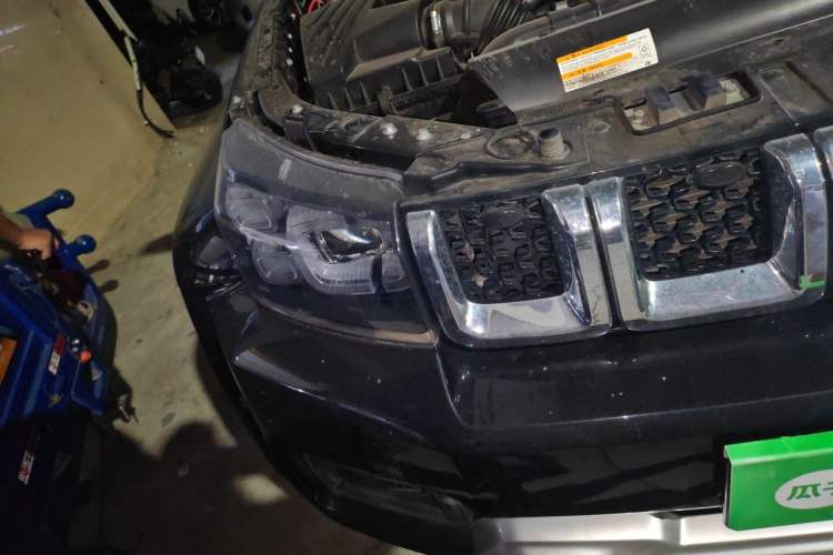 Used BAIC Off-Road BJ40 2020 2.0T Automatic Four-Wheel Drive Urban Hunter Edition Chivalrous Type Right Front Headlight