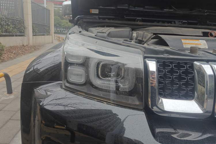 Used BAIC Off-Road BJ40 2020 2.0T Automatic Four-Wheel Drive Urban Hunter Edition Chivalrous Type Right Front Headlight