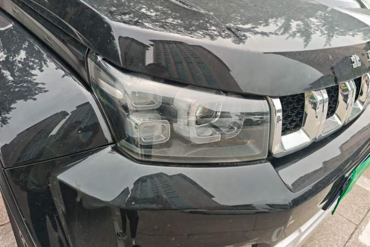 Used BAIC Off-Road BJ40 2020 2.0T Automatic Four-Wheel Drive Urban Hunter Edition Chivalrous Type Right Front Headlight