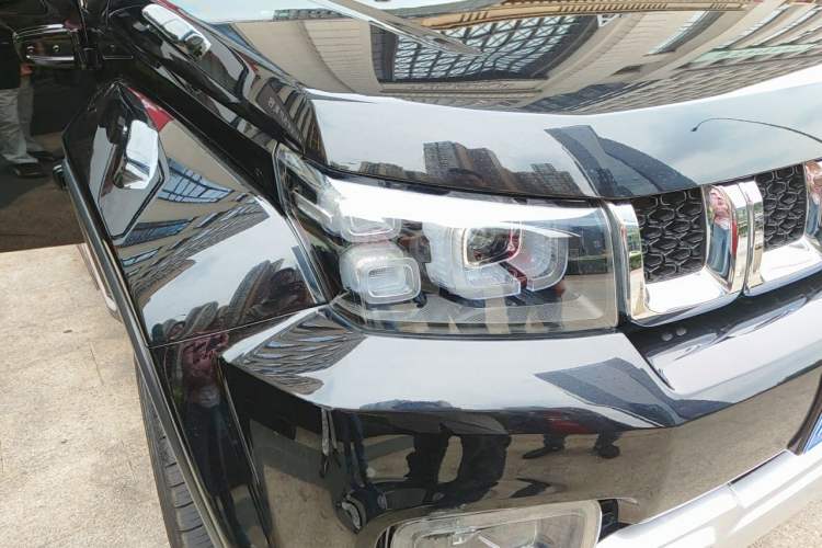 Used BAIC Off-Road BJ40 2020 2.0T Automatic Four-Wheel Drive Urban Hunter Edition Chivalrous Type Right Front Headlight
