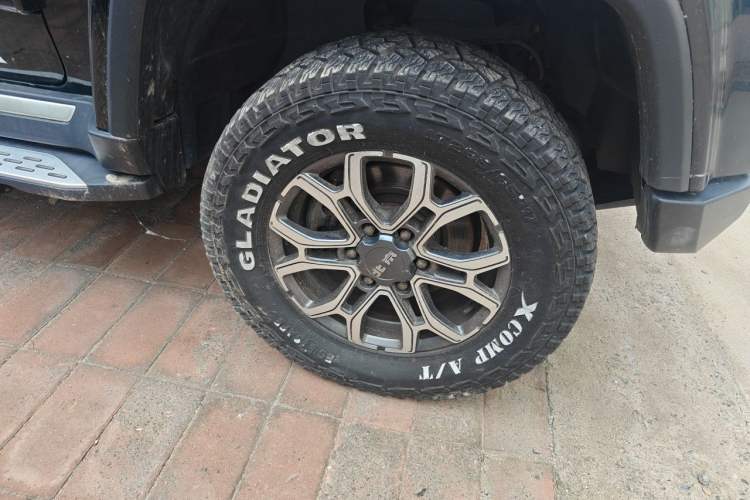 Used BAIC Off-Road BJ40 2020 2.0T Automatic Four-Wheel Drive Urban Hunter Edition Chivalrous Type Right Front Wheel Hub