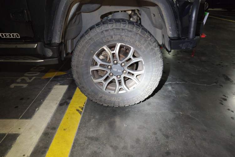 Used BAIC Off-Road BJ40 2020 2.0T Automatic Four-Wheel Drive Urban Hunter Edition Chivalrous Type Right Front Wheel Hub