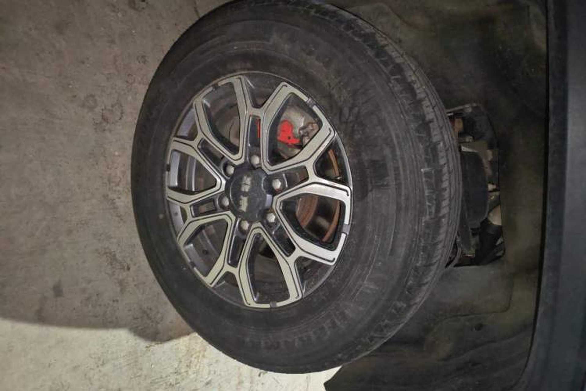 Used BAIC Off-Road BJ40 2020 2.0T Automatic Four-Wheel Drive Urban Hunter Edition Chivalrous Type Right Front Wheel Hub
