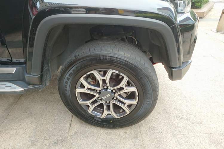 Used BAIC Off-Road BJ40 2020 2.0T Automatic Four-Wheel Drive Urban Hunter Edition Chivalrous Type Right Front Wheel Hub