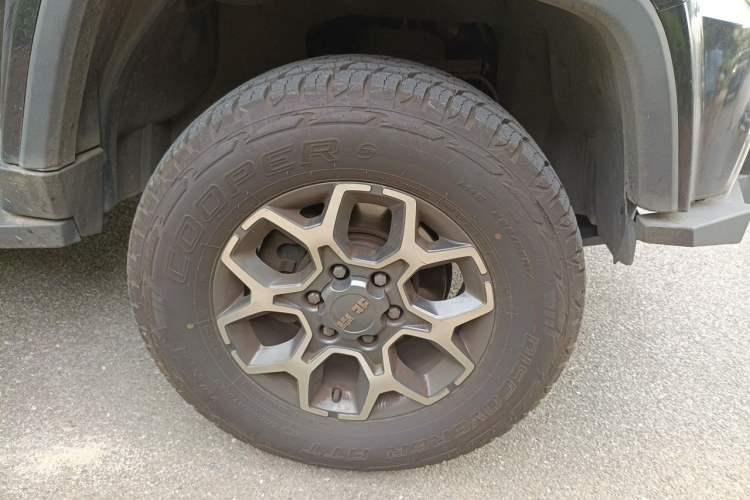 Used BAIC Off-Road BJ40 2020 2.0T Automatic Four-Wheel Drive Tribute Edition 2020 Xieke Version Right Front Wheel Hub