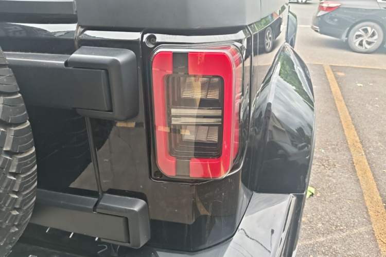 Used BAIC Off-Road BJ40 2020 2.0T Automatic Four-Wheel Drive Tribute Edition 2020 Xieke Version Right Rear Taillight