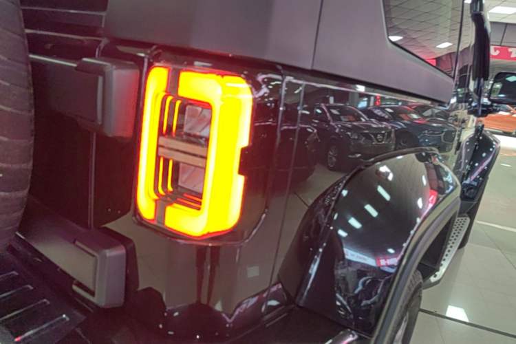Used BAIC Off-Road BJ40 2020 2.0T Automatic Four-Wheel Drive Tribute Edition 2020 Xieke Version Right Rear Taillight