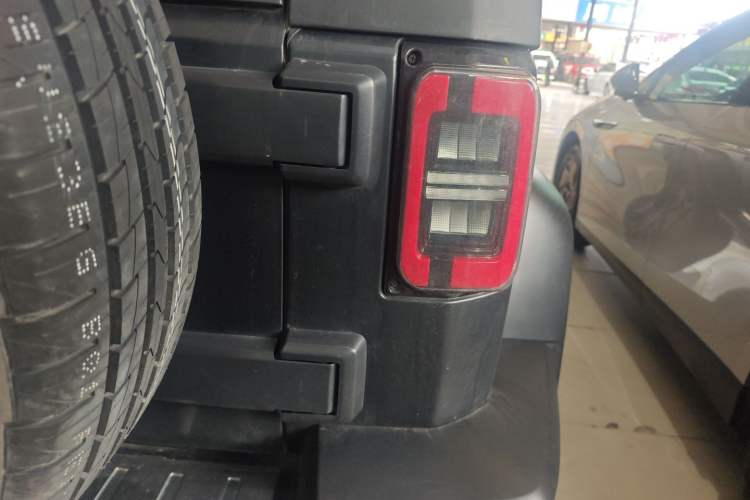 Used BAIC Off-Road BJ40 2020 2.0T Automatic Two-Wheel Drive Urban Hunter Edition Pioneer Version Right Rear Taillight