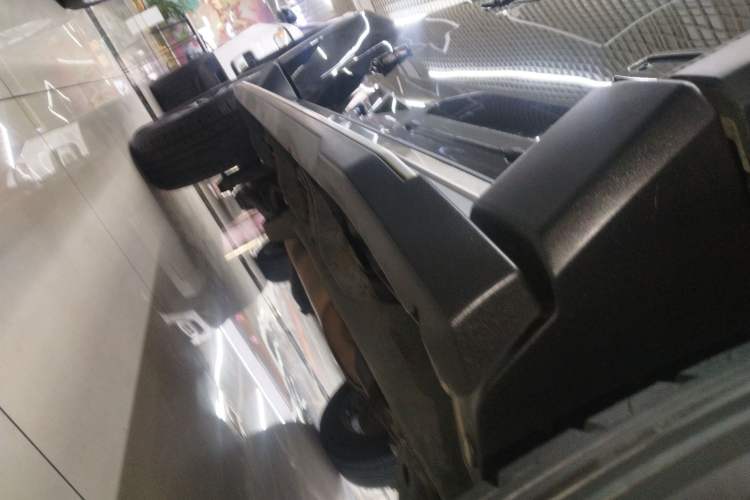 Used BAIC Off-Road BJ40 2020 2.0T Automatic Four-Wheel Drive Urban Hunter Edition Chivalrous Type Right Side Sill