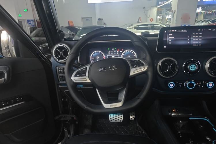 Used BAIC Off-Road BJ40 2020 2.0T Automatic Four-Wheel Drive Urban Hunter Edition Chivalrous Type Steering Wheel