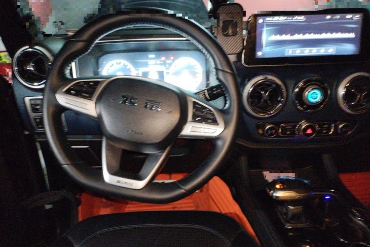 Used BAIC Off-Road BJ40 2020 2.0T Automatic Four-Wheel Drive Urban Hunter Edition Chivalrous Type Steering Wheel