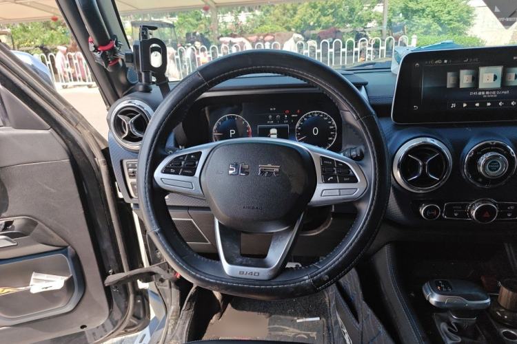 Used BAIC Off-Road BJ40 2020 2.0T Automatic Four-Wheel Drive Urban Hunter Edition Chivalrous Type Steering Wheel
