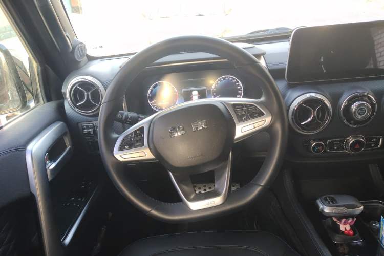 Used BAIC Off-Road BJ40 2020 2.0T Automatic Four-Wheel Drive Urban Hunter Edition Chivalrous Type Steering Wheel