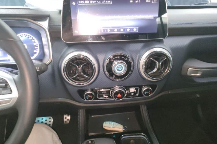 Used BAIC Off-Road BJ40 2020 2.0T Automatic Four-Wheel Drive Urban Hunter Edition Chivalrous Type Audio And AC Panel
