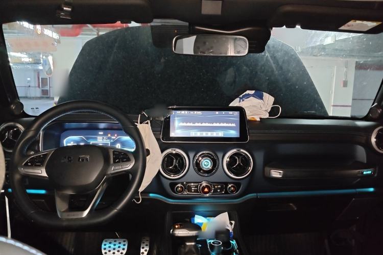 Used BAIC Off-Road BJ40 2020 2.0T Automatic Four-Wheel Drive Urban Hunter Edition Chivalrous Type Center Console