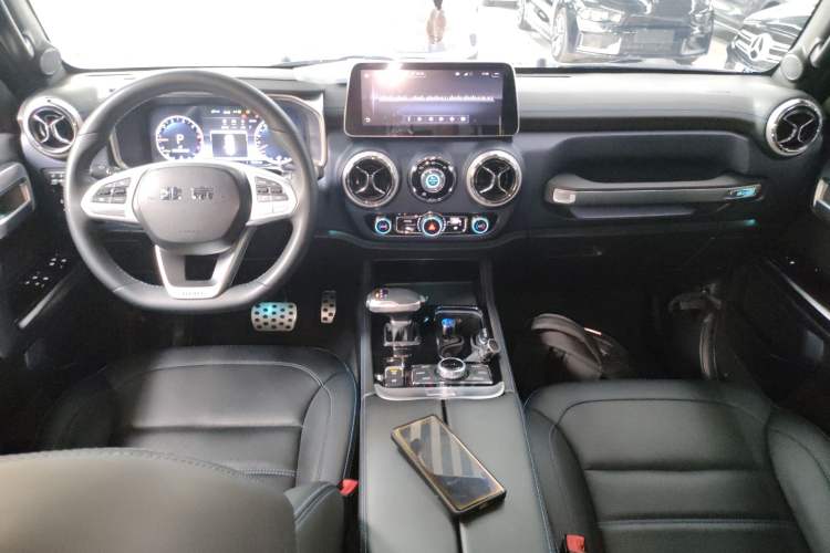 Used BAIC Off-Road BJ40 2020 2.0T Automatic Four-Wheel Drive Urban Hunter Edition Chivalrous Type Center Console
