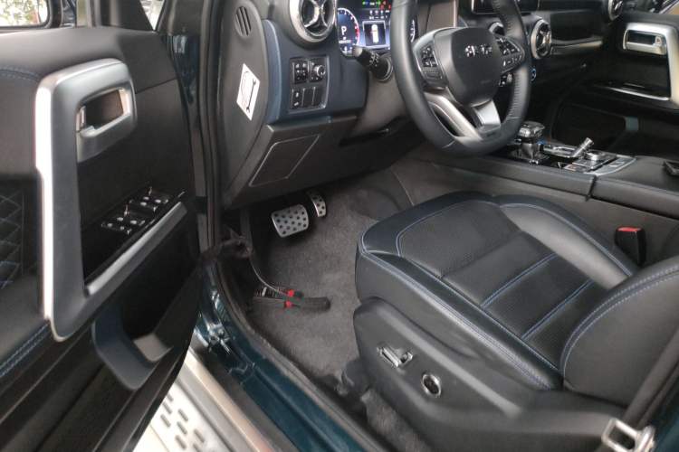 Used BAIC Off-Road BJ40 2020 2.0T Automatic Four-Wheel Drive Urban Hunter Edition Chivalrous Type Driver Seat