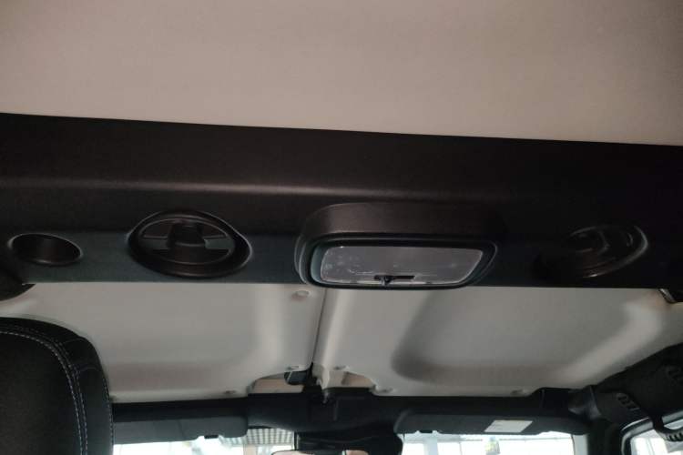 Used BAIC Off-Road BJ40 2020 2.0T Automatic Four-Wheel Drive Urban Hunter Edition Chivalrous Type Headliner