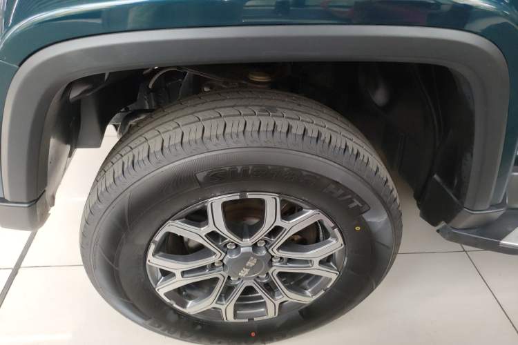 Used BAIC Off-Road BJ40 2020 2.0T Automatic Four-Wheel Drive Urban Hunter Edition Chivalrous Type Left Front Wheel Hub