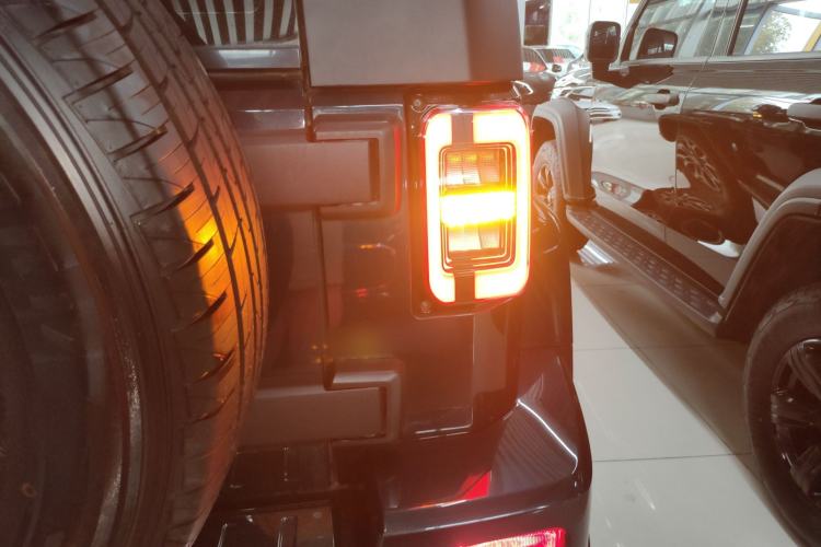 Used BAIC Off-Road BJ40 2020 2.0T Automatic Four-Wheel Drive Urban Hunter Edition Chivalrous Type Right Rear Taillight