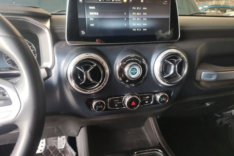 Used BAIC Off-Road BJ40 2020 2.0T Automatic Four-Wheel Drive Urban Hunter Edition Chivalrous Type Audio And AC Panel