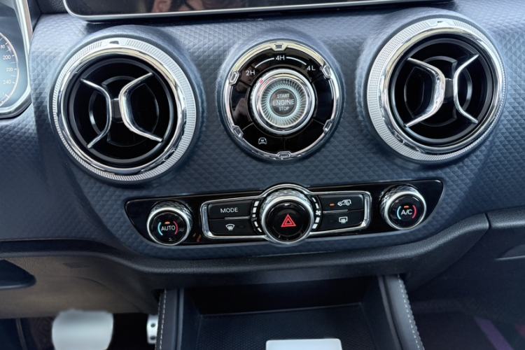Used BAIC Off-Road BJ40 2020 2.0T Automatic Four-Wheel Drive Tribute Edition 2020 Xieke Version Audio And AC Panel