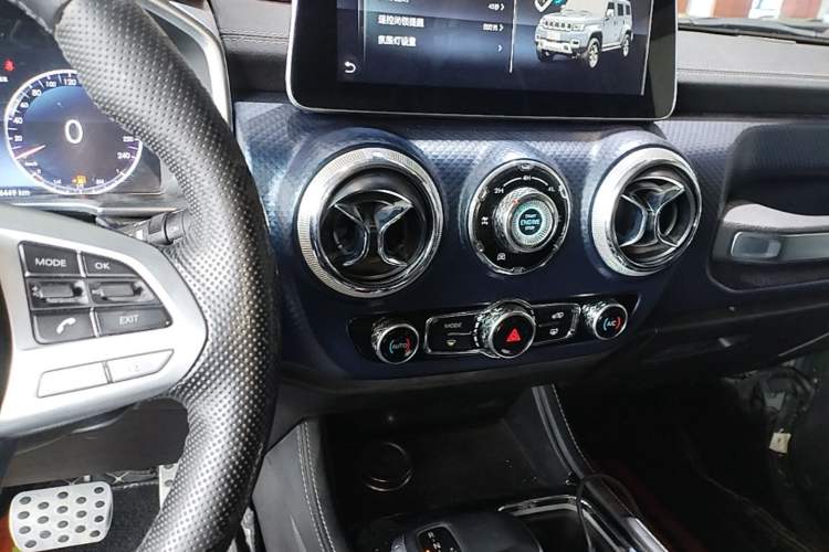 Used BAIC Off-Road BJ40 2020 2.0T Automatic Four-Wheel Drive Tribute Edition 2020 Supreme Version Audio And AC Panel