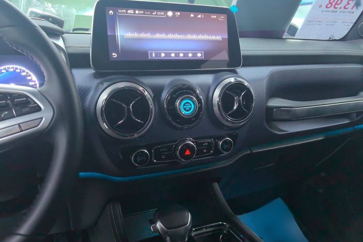 Used BAIC Off-Road BJ40 2020 2.3T Automatic Four-Wheel Drive Rainforest Expedition Edition Audio And AC Panel